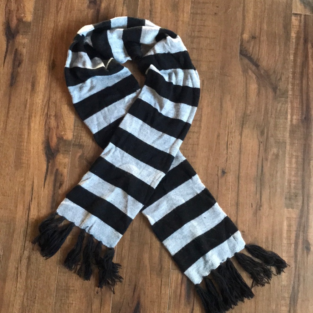 Knitted scarf